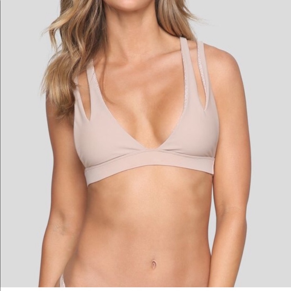 Acacia Plantation Top (L) and Ho’okipa Bottom (M) in Nude